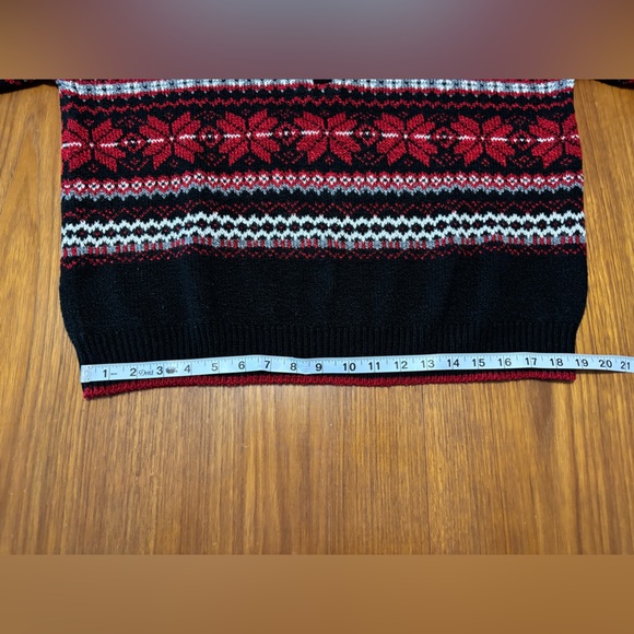 Carolyn Taylor Holiday Black and Red Patterned Zip-Up Sweater - Large - Picture 14 of 15